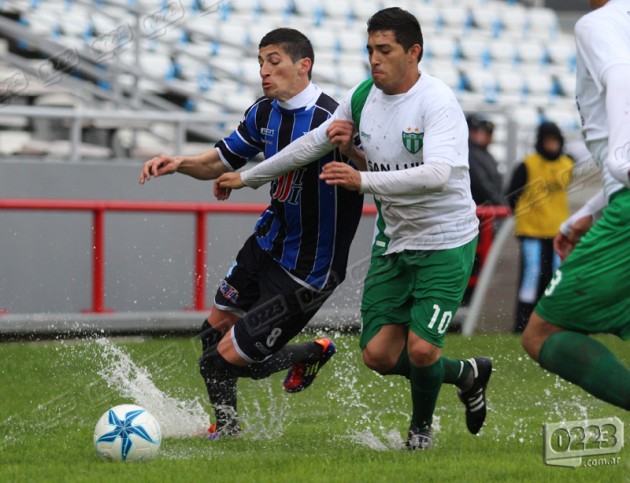 Bajo una intensa lluvia se jugó el partido en Mar del Plata