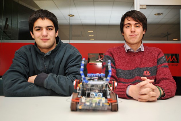 Dos de los protagonistas de la Robocup 2013 contaron algunas curiosidades de la competencia