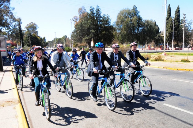 Son 87 los chicos del nivel secundario que recibieron sus bicis 