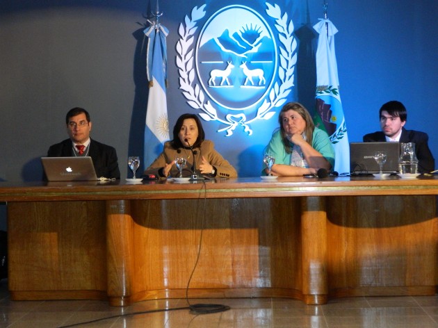 La conferencia fue en el Salón Blanco de Terrazas del Portezuelo