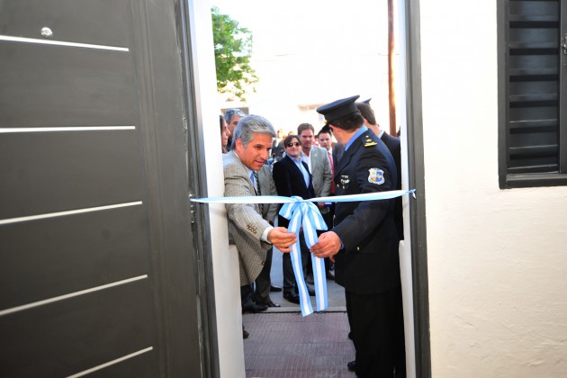 El gobernador inauguró las refacciones en la Policía Caminera