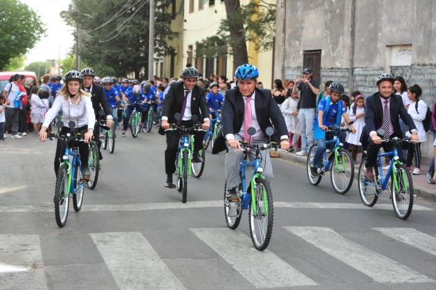 Con una bicicleteada finalizó el acto.