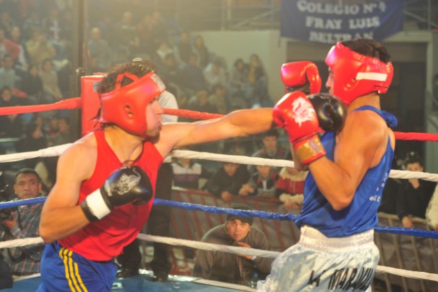 Peleas reñidas en la final, muy aplaudidas por el público