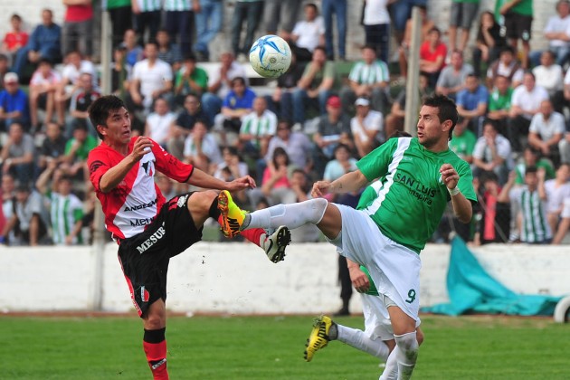 Nicolás Gatto estuvo cerca del gol, pero le sigue faltando suerte. 