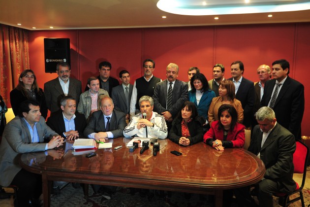 El Gobernador hizo el anuncio en una conferencia de prensa en Villa Mercedes, acompañado del intendente, Mário Merlo.