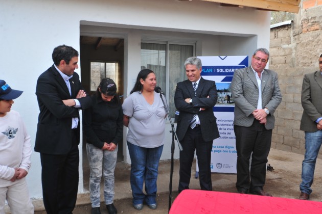 Los actos fueron encabezados por el gobernador de San Luis, CPN Claudio Poggi, en compañía del ministro de La Vivienda, Gastón Hissa