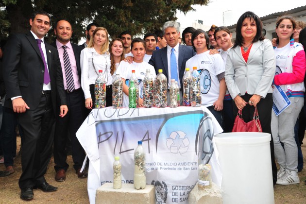 Los alumnos de 6º año recibieron un certificado por la cantidad de pilas recolectadas.