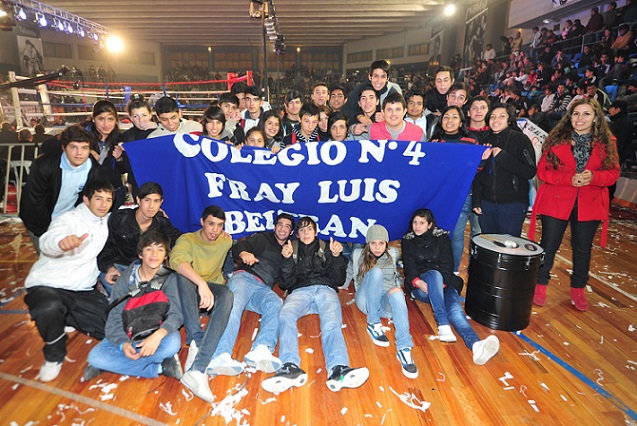 Más de 40 estudiantes del Colegio fueron hasta Villa Mercedes para apoyar la pela de Francisco, en el Palacio de los Deportes