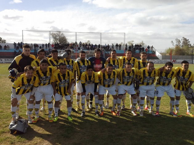 Newbery y los jugadores del debut