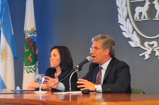 La presentación fue encabezada por la ministra de Salud y el gobernador Claudio Poggi 