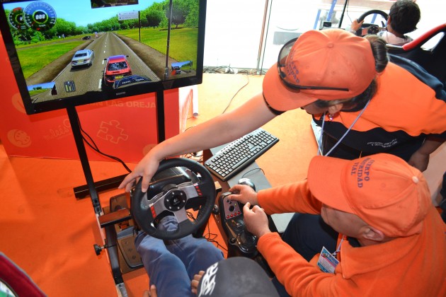 Los chicos aprenden seguridad vial en los simuladores