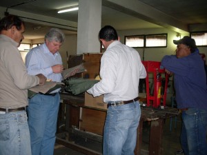 Se entregaron botas de seguridad, delantales, pantalón y camisa de trabajo, y diversos elementos de seguridad