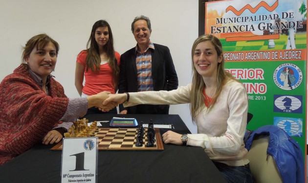 Jugada inaugural con Claudia Amura y Carolina Luján, las dos mejores jugadoras del torneo, junto a  Cintia Ramírez 