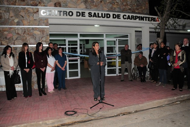 La intendenta de Carpintería, Mónica Fernández, fue la encargada de dar la bienvenida a los presentes