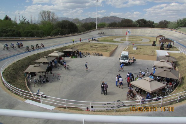 El Velódromo con los equipos rodando previo a la competencia de hoy