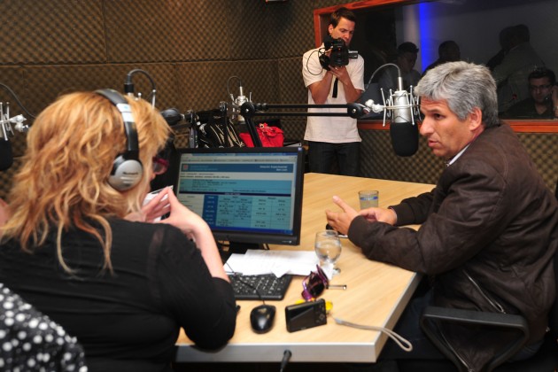 La entrevista se realizó durante el programa que conduce la periodista en Radio La Bomba