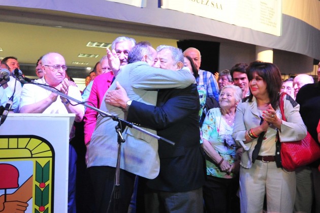 Adolfo Rodriguez Saá y Oraldo Britos se fundieron en un fraternal abrazo.