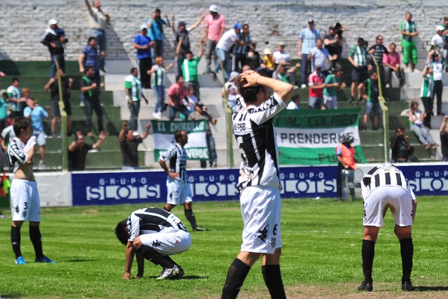 Estudiantes le quitó el triunfo a Cipolletti a dos minutos del final