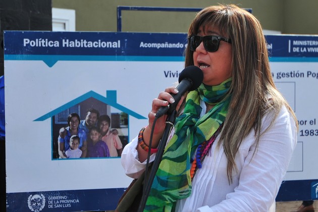 Marcela Reno, ex intendente de Fortín El Patria, manifestó en la oportunidad: “Es una día festivo para el sur de San Luis a partir de la entrega de estas viviendas.