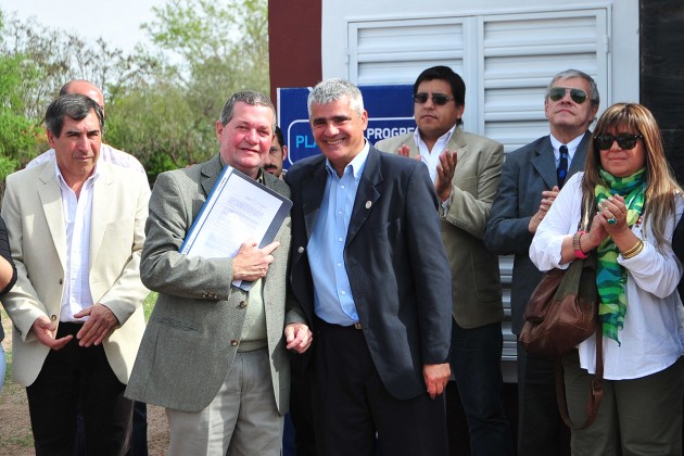 El Vicegobernador Ing. Jorge Díaz entregó decreto de obra de ampliación de la Planta Potabilizadora.