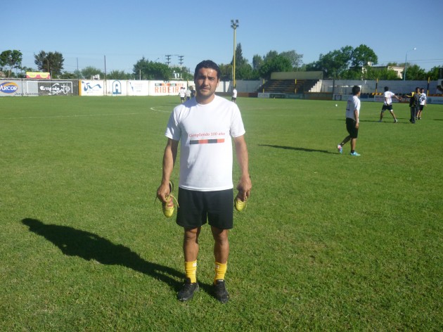 Mauro Rosales en la última práctica de fútbol 