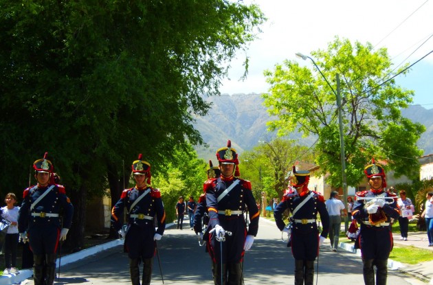 Desfilaron los integrantes del Regimiento de Granaderos a Caballo General San Martín