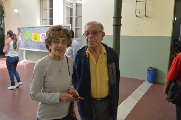 Celebración del acto democrático: Claudina y José tienen 70 y 82 años y no quisieron perderse la oportunidad de elegir a sus gobernantes