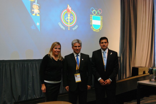 Claudio Poggi junto a la ministra de Deportes, Adelaida Muñiz y Darío Rosas Curi, previo a la presentación