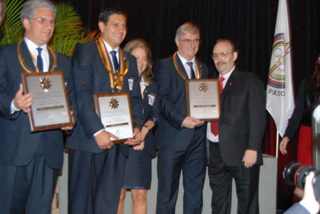 Claudio Poggi, Dario Rosas Curi y miembros del COA recibieron la Orden al Merito Mario Vazquez Raña