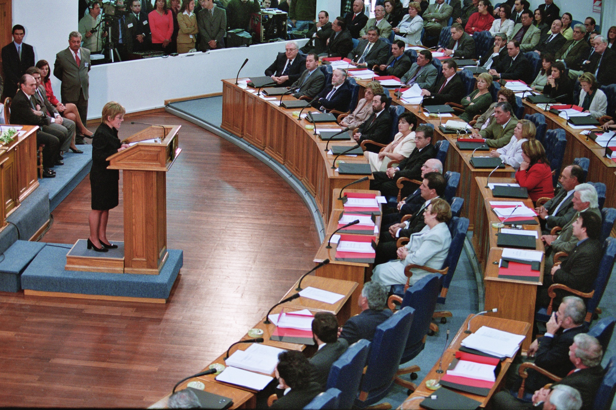 01-04-2002. La gobernadora de la provincia, Alicia Lemme, inauguró el período de sesiones ordinarias de la Legislatura.