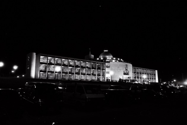 Se inaugura el nuevo edificio del Palacio Legislativo.