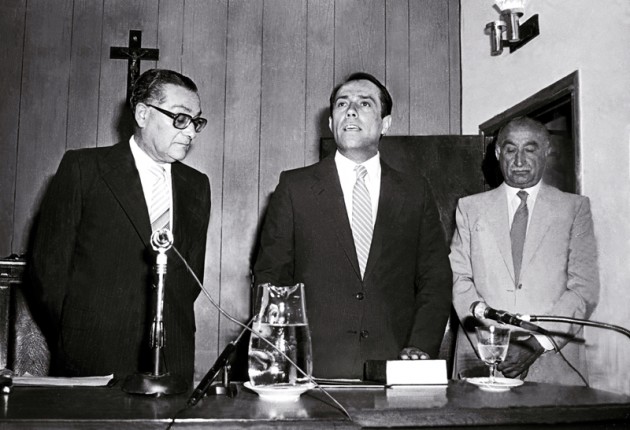 Luego de siete largos años de dictadura, Adolfo Rodriguez Saa jura en la legislatura provincial como Gobernador de la provincia de San Luis.