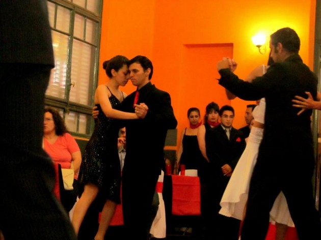 Bailarines de la Escuela de Tango Firulete 