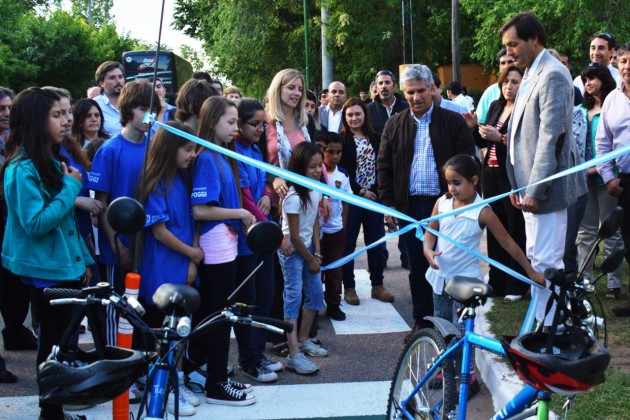 Una bicisenda más para que los chicos disfruten de sus bicicletas.