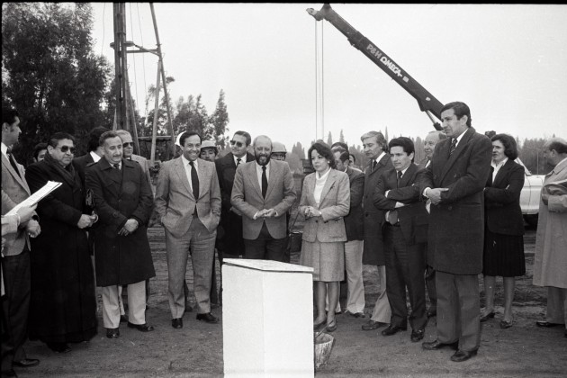 El 05-10-1984 se inaugura una obra en Villa Mercedes y se ve al gobernador junto Monseñor Francisco Miranda, Miriam Agúndez y, la actual diputada provincial, Ivone Ruiz de Miranda.