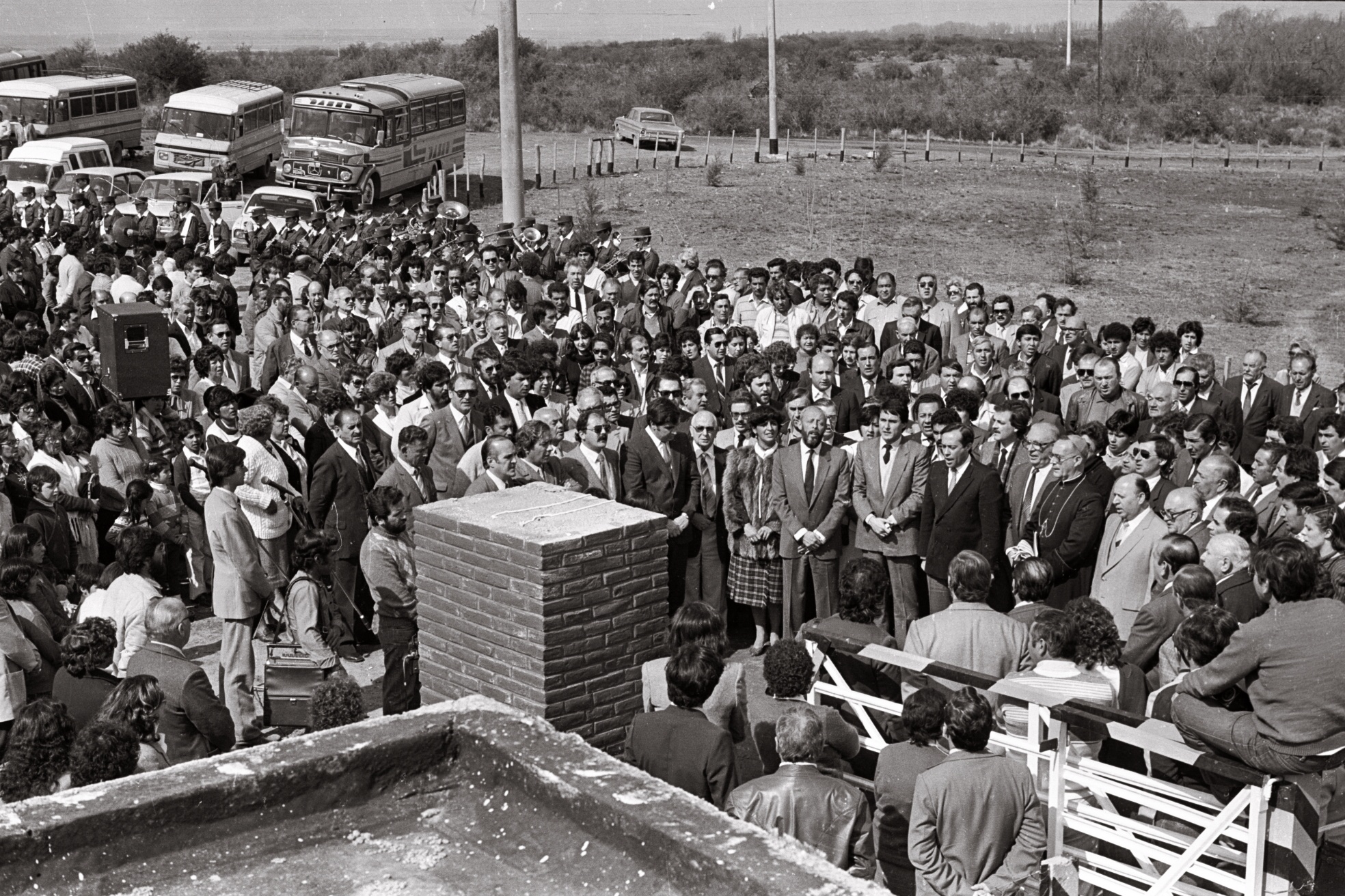 El 24-08-1985, en un multitudinario acto, se  inaugura la Planta Concentradora de Tugsteno. Presentes, el gobernador Adolfo Rodríguez Saá, el entonces secretario de Minería de la Nación, funcionarios provinciales y el Dr. Alberto Dominiconi.