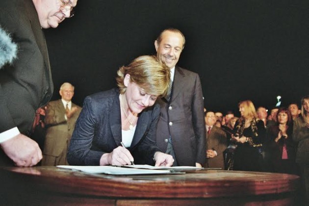 Lemme firmó el acta fundacional de la ciudad de la Punta, junto a ella estaba Adolfo Rodríguez Saá.