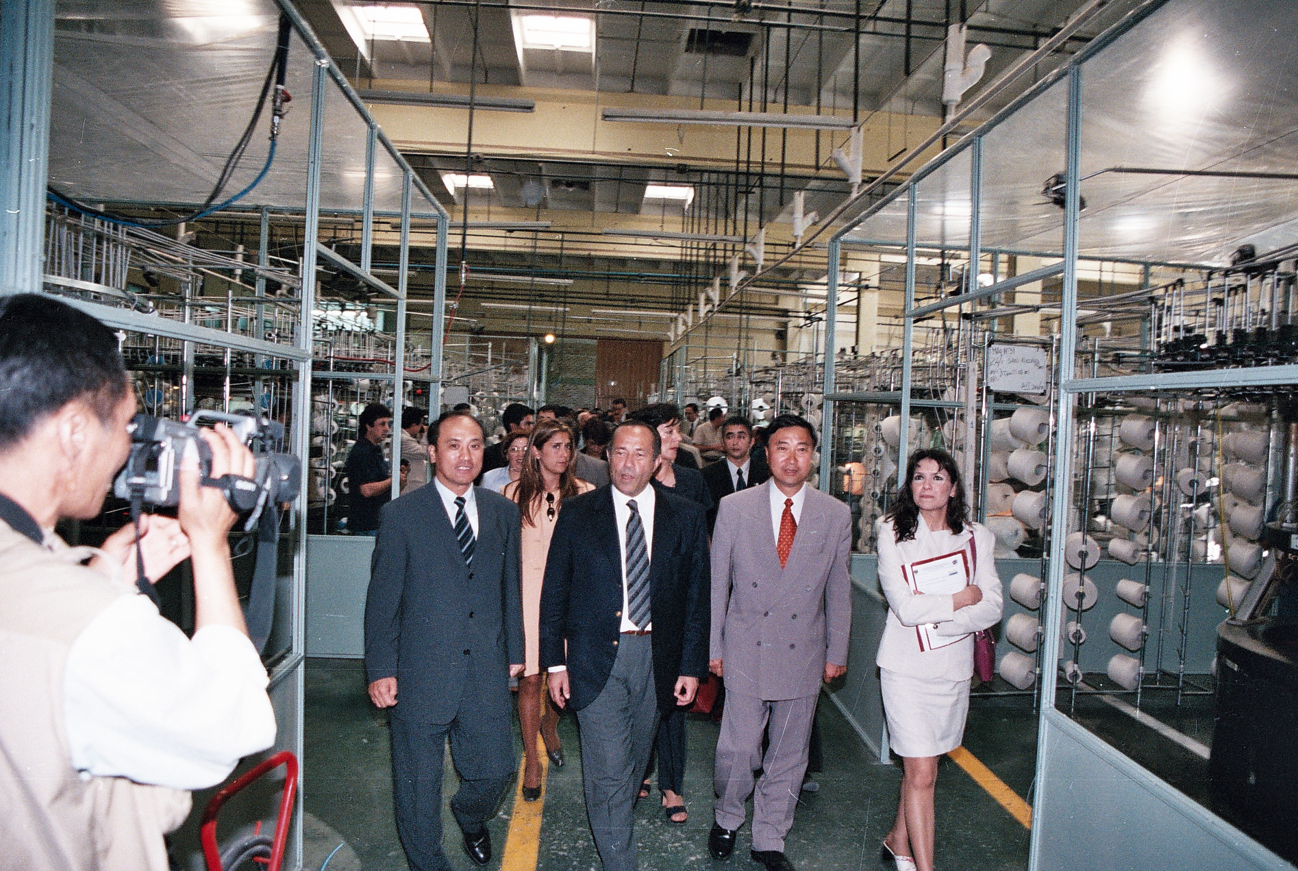 28-11-2000. Visita a una fábrica en Villa Mercedes.