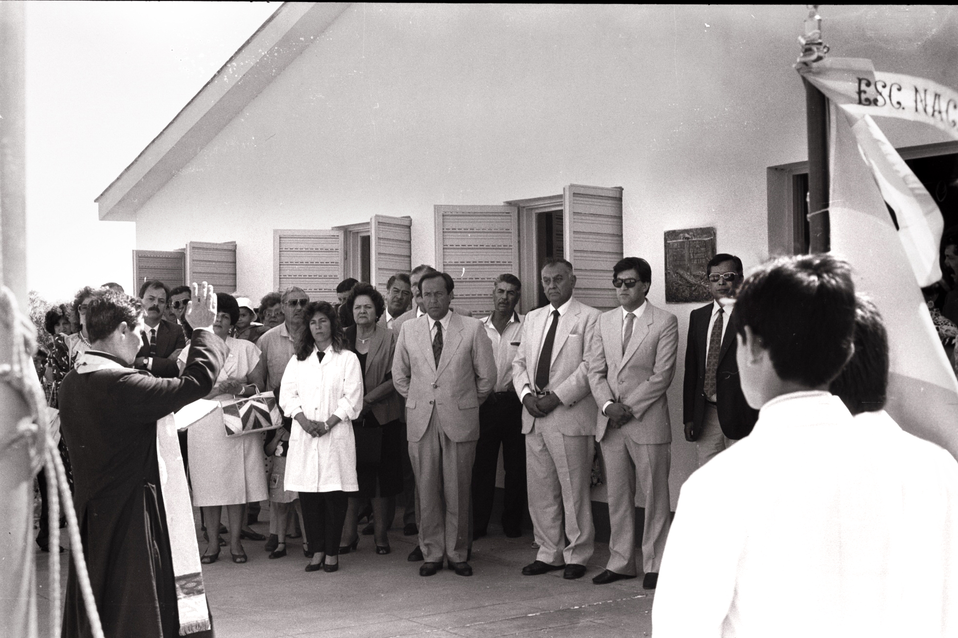 29-11-1990. Paraje El Barrial. Inauguración de una escuela. Participaron el gobernador, el ministro de Educación Dr. Cruz Ortíz y Alberto Leyes.