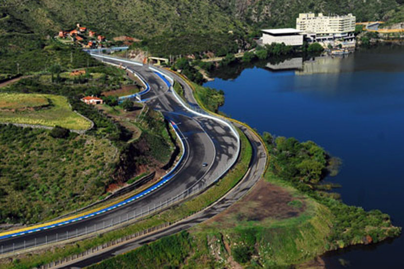 Una joya que rodea el lago