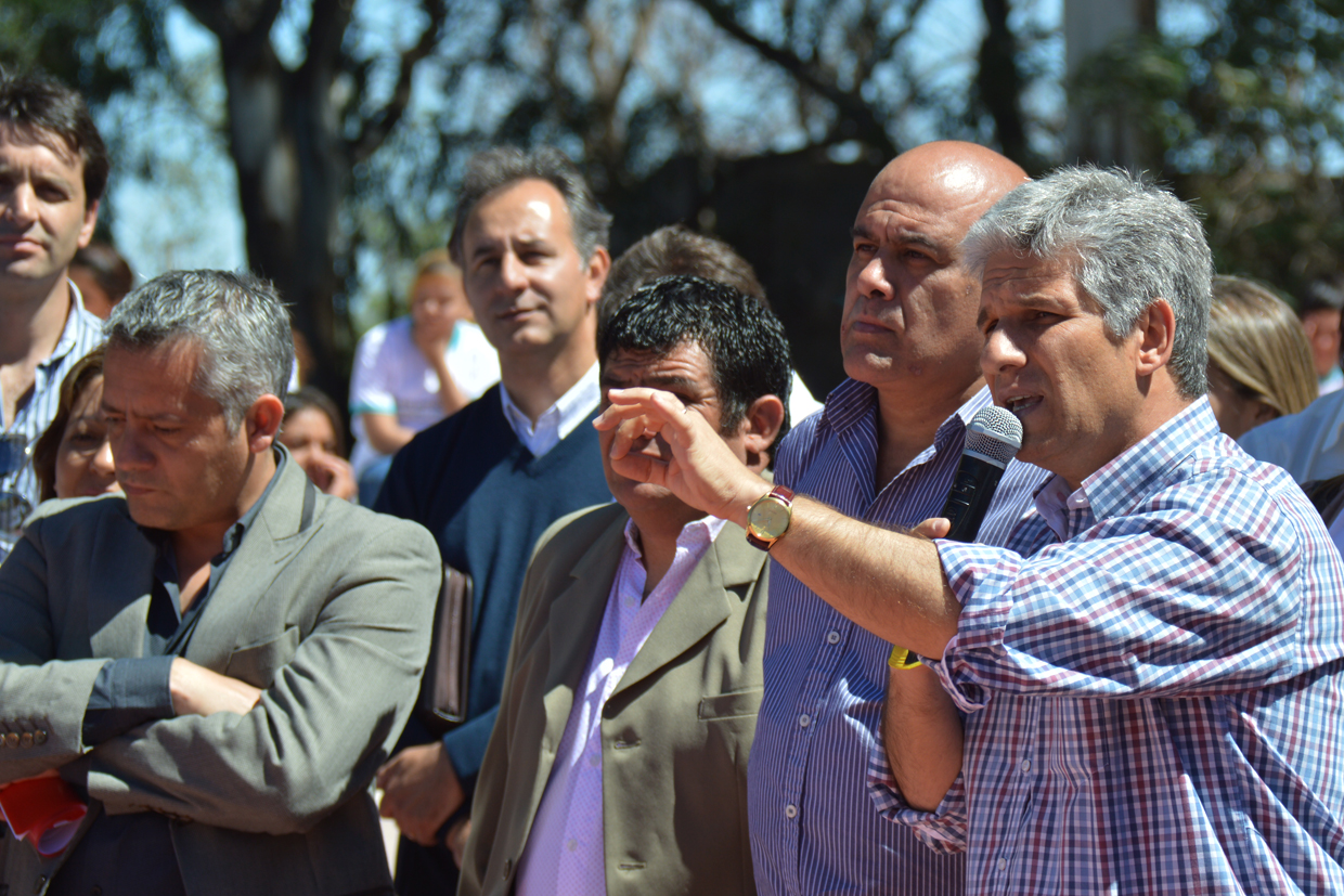 Durante el acto realizado en la Escuela N° 25 “Justo José de Urquiza”, Poggi destacó los beneficios de las diferentes obras inauguradas