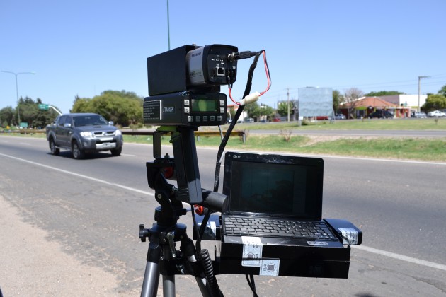 Con el cinemómetro controlarán las velocidades máximas permitidas