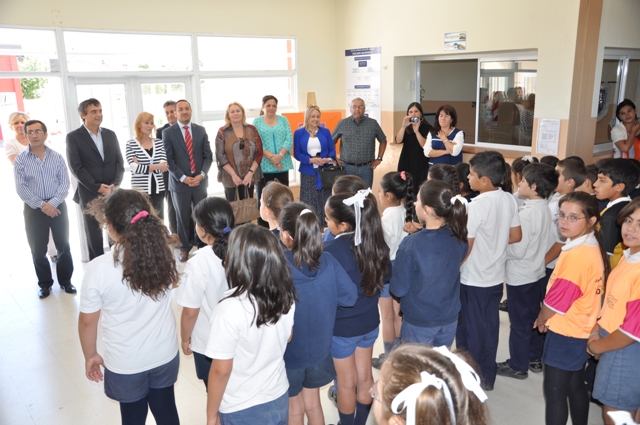 Senadores Nacionales visitaron la primera Escuela Bilingüe del país