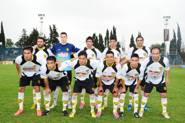 El plantel con variantes que presentó Newbery en la tarde del domingo