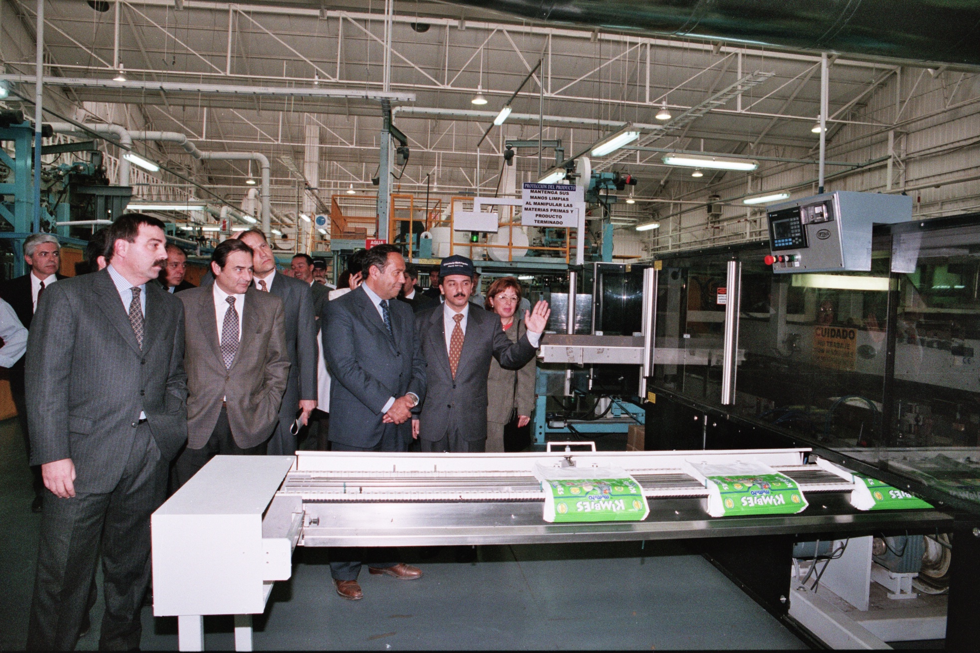 06-09-1999.  Visita a la fábrica Kimberley, empresa multinacional radicada en la ciudad de San Luis.