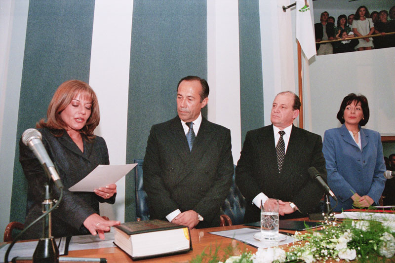 24-12-2001. Palacio Legislativo. La arq. Alicia Lemme asume la Gobernación de San Luis.