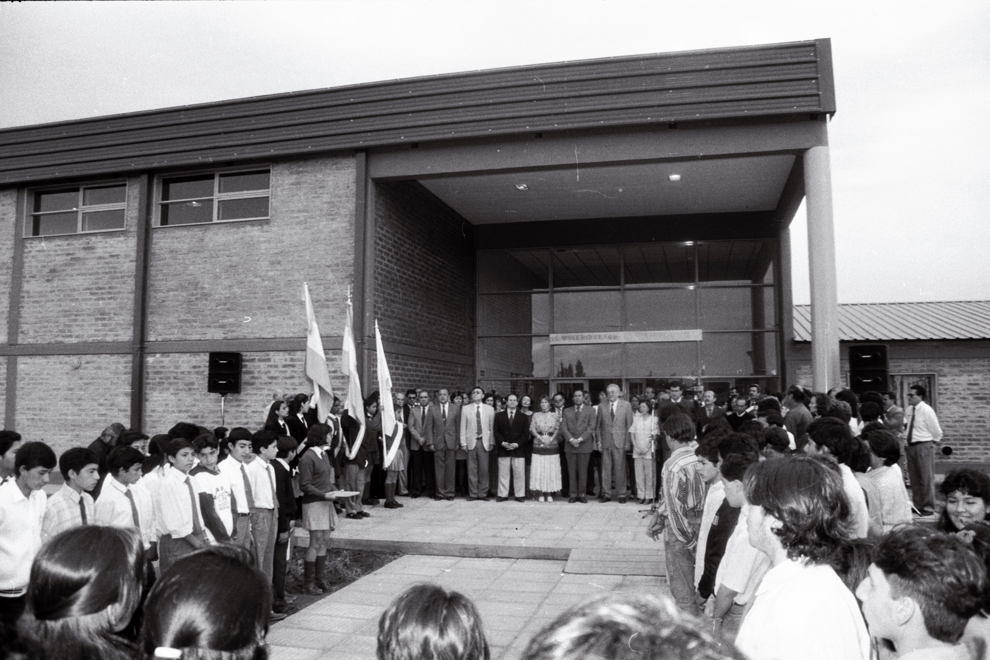 30.11.1995. Villa Mercedes. Inauguran la Escuela Nº 3 Agraria “Dr. Luis Luco”, con la presencia de funcionarios y de la comunidad educativa del Establecimiento Educativo. 
