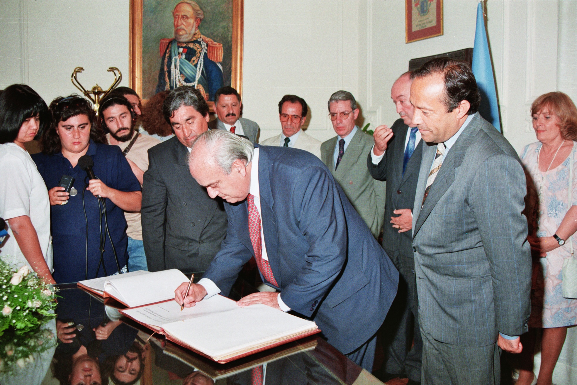 21.12.1995. El gobernador de Córdoba, Ramón Mestre, visita la provincia. Acompañan al Gobernador anfitrión, Julio Cesar Niño, Guillermo L`huiller y Mario Bartolucci.