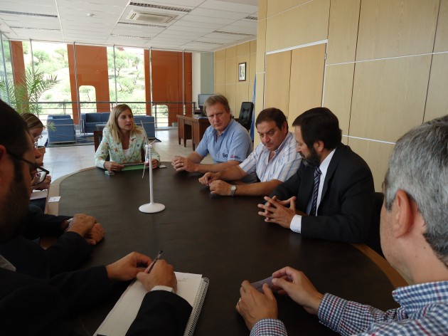Daiana Hissa, recibio en su despacho a industriales