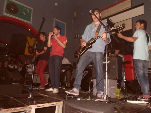 La primera presentación de la banda fue en Komodo. Foto: Archivo web.